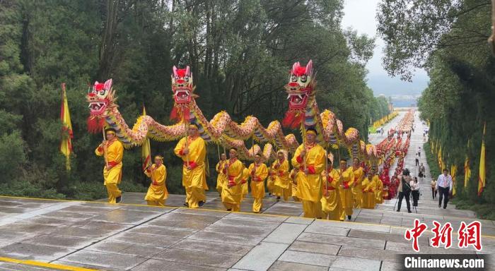 海峡两岸同胞湖南炎帝陵共祭始祖